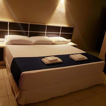 Hotel Llamosas Ciudad del Este Bagian luar foto