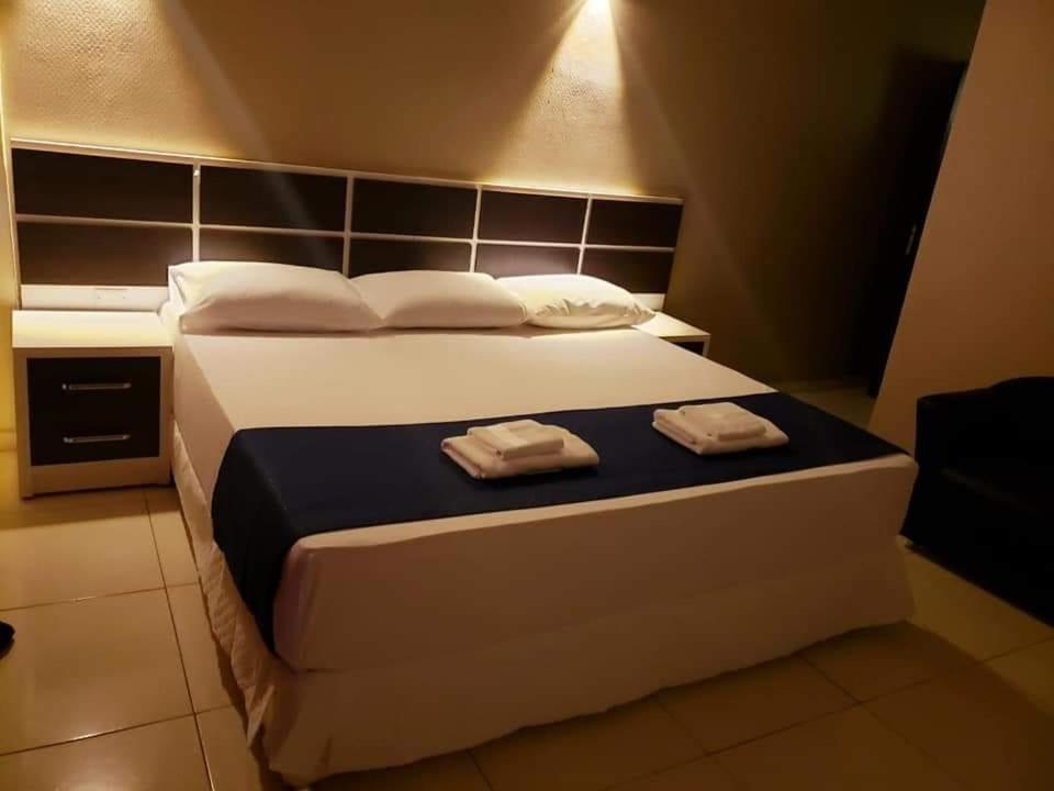 Hotel Llamosas Ciudad del Este Bagian luar foto